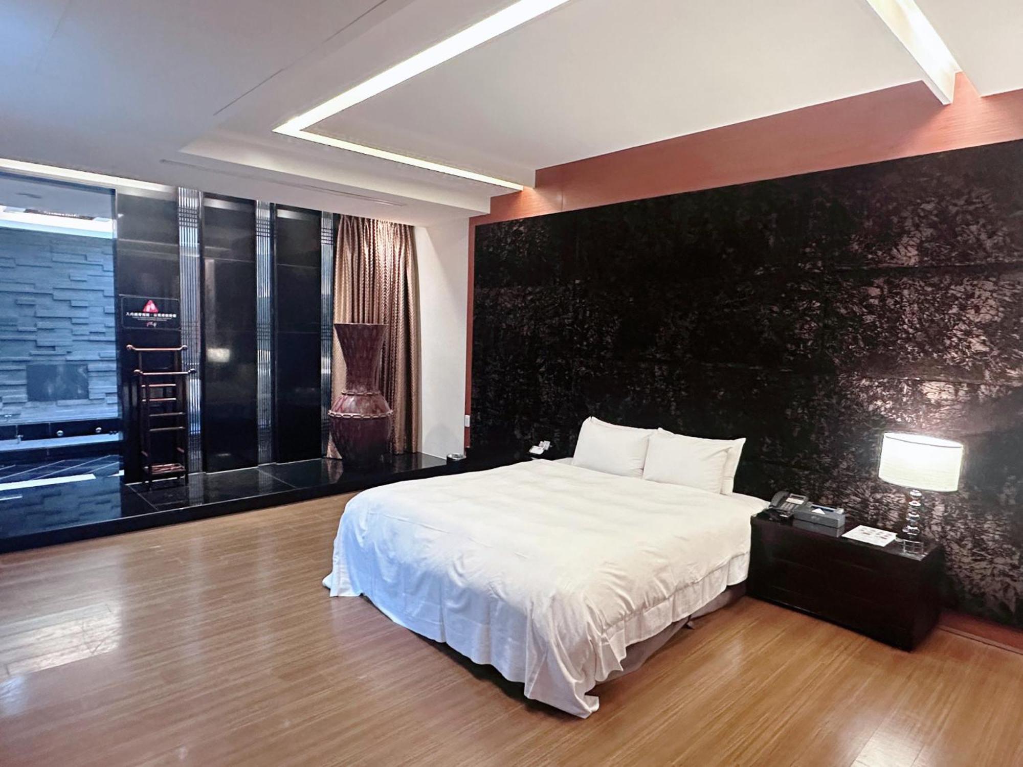 Orient Luxury Villa Motel Huwei Екстер'єр фото
